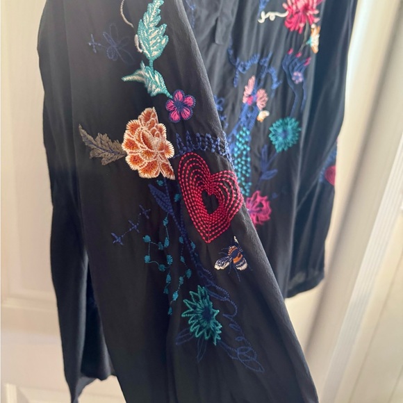 Johnny Was EUC XL Silk Black Floral Embroidered Blouse 🌸🐝🩷💙 - Picture 3 of 7